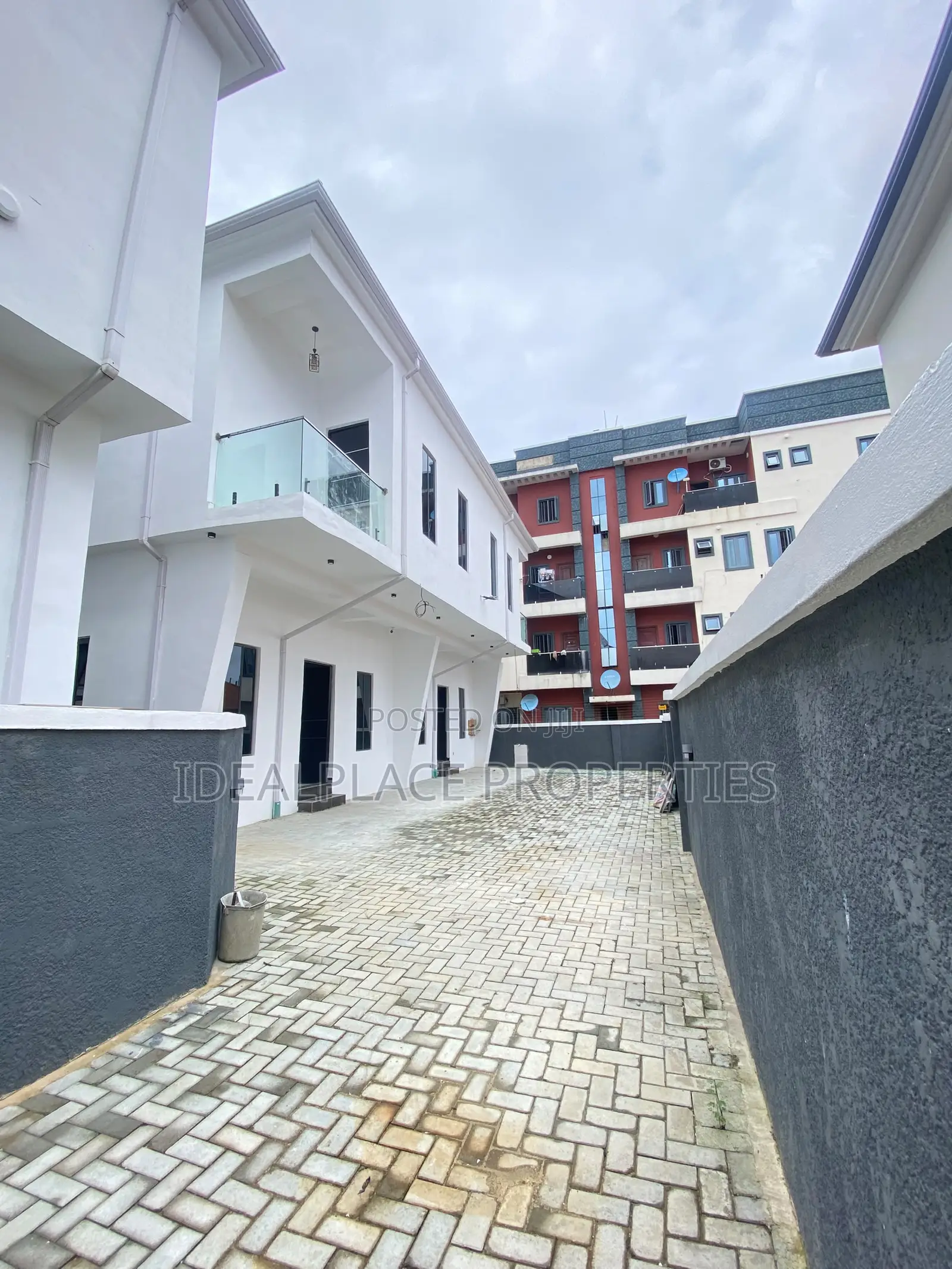 4bdrm Duplex in Olokonla for sale in Olokonla