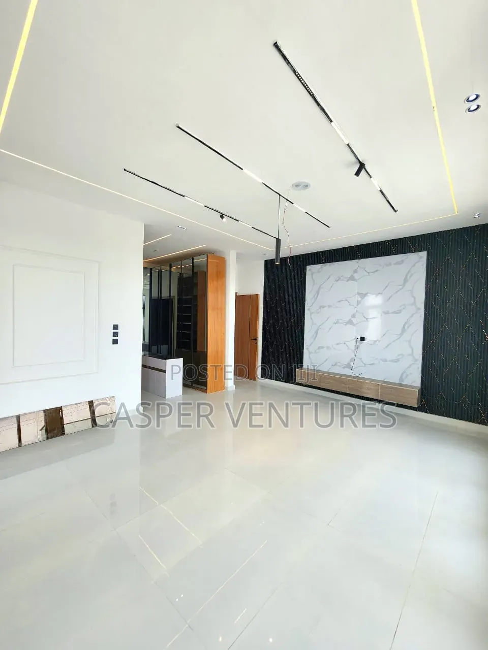 5bdrm Duplex in Royal Pine, Lekki Phase 2 for sale in Lekki Phase 2