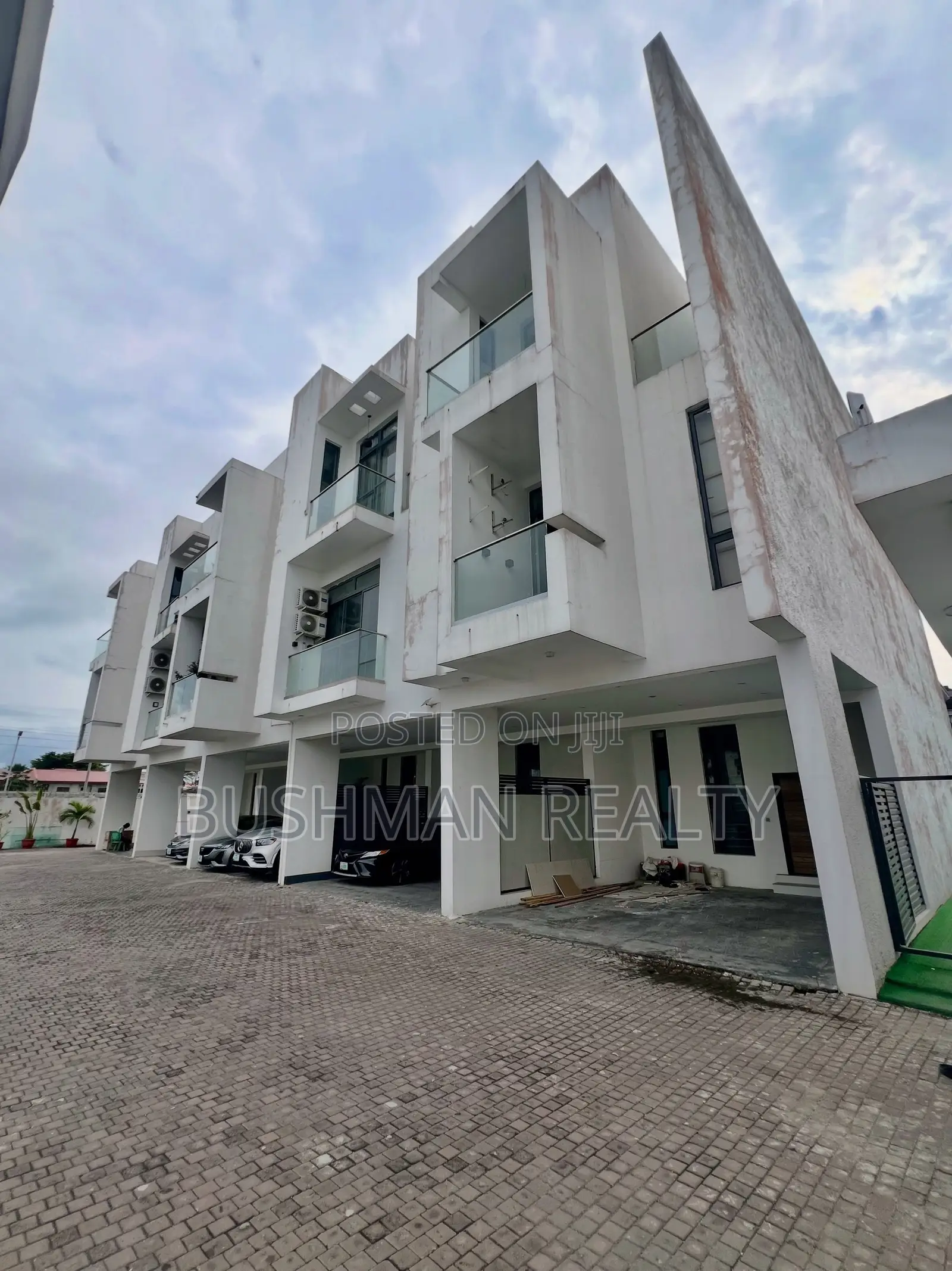 4bdrm Duplex in Lekki Phase 1 for rent in Lekki Phase 1