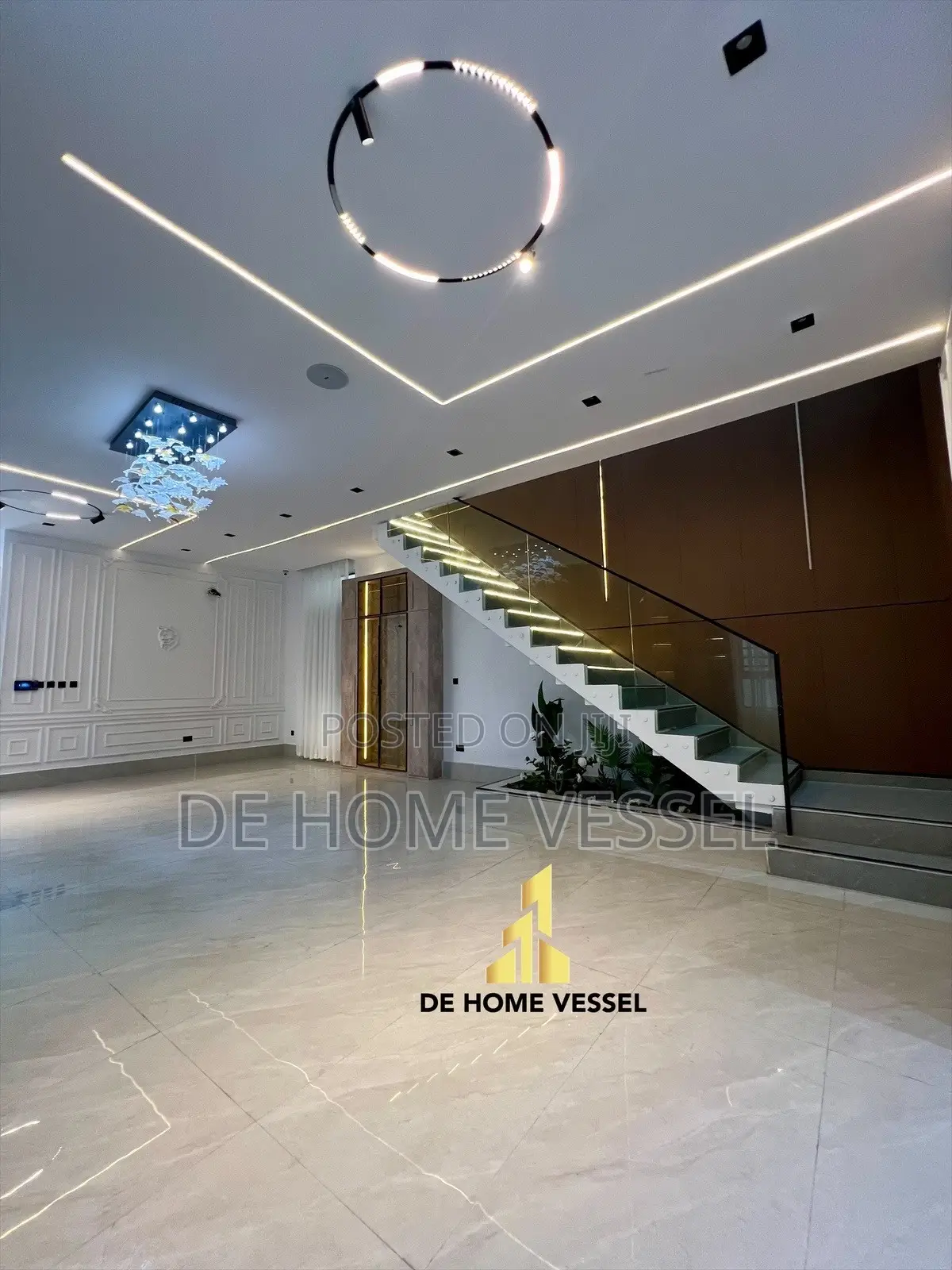 5bdrm Duplex in Chevron for sale in Chevron