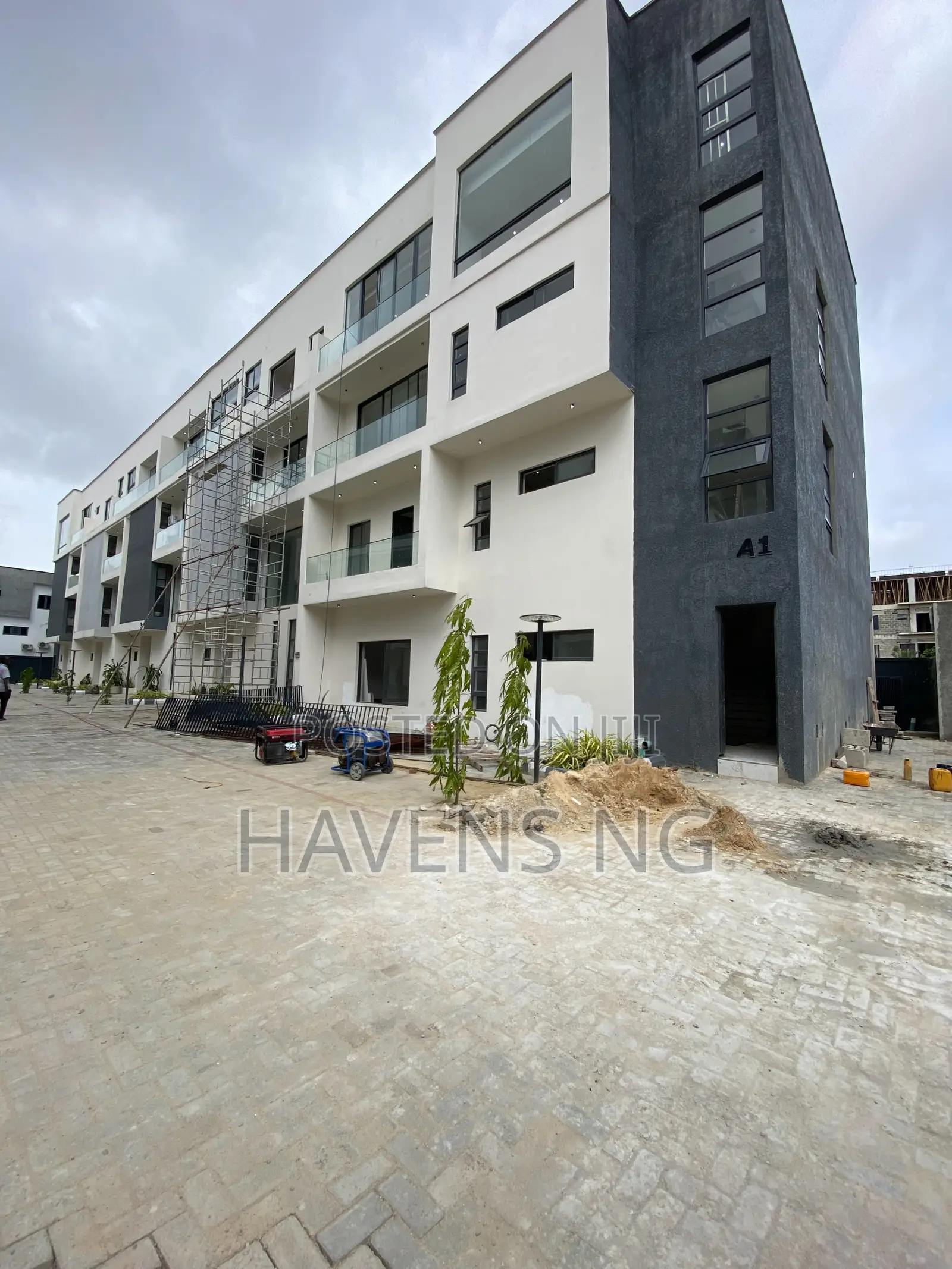 4bdrm Penthouse in Ikate for sale in Ikate