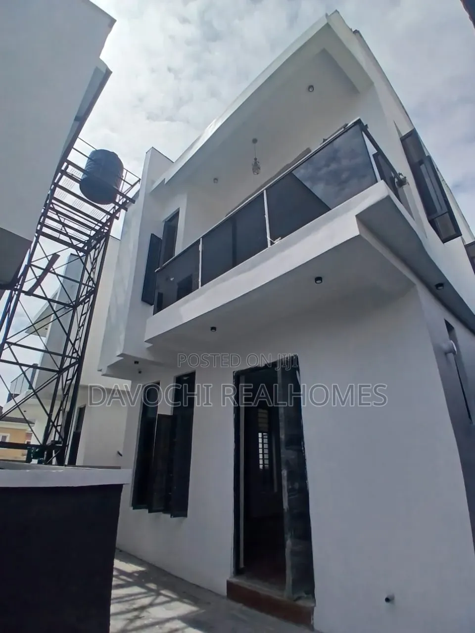 4bdrm Duplex in Chevron for sale in Chevron