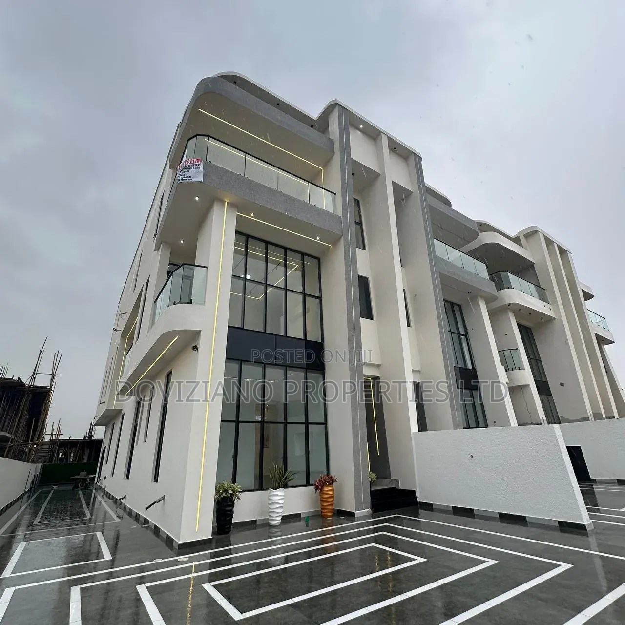 5bdrm Duplex in Lekki Phase 1 for sale in Lekki Phase 1