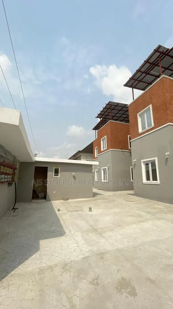 2bdrm Duplex in Lekki Phase 1 for sale in Lekki Phase 1
