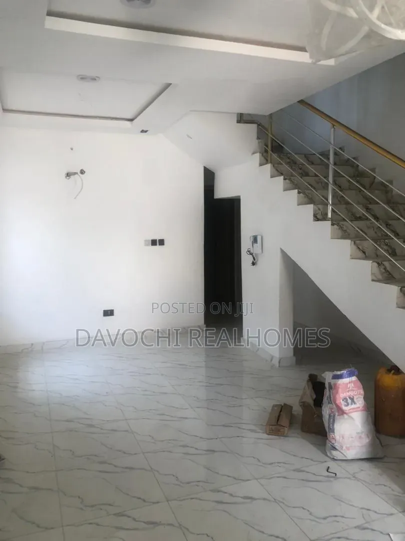 5bdrm Duplex in Ikota for rent in Ikota