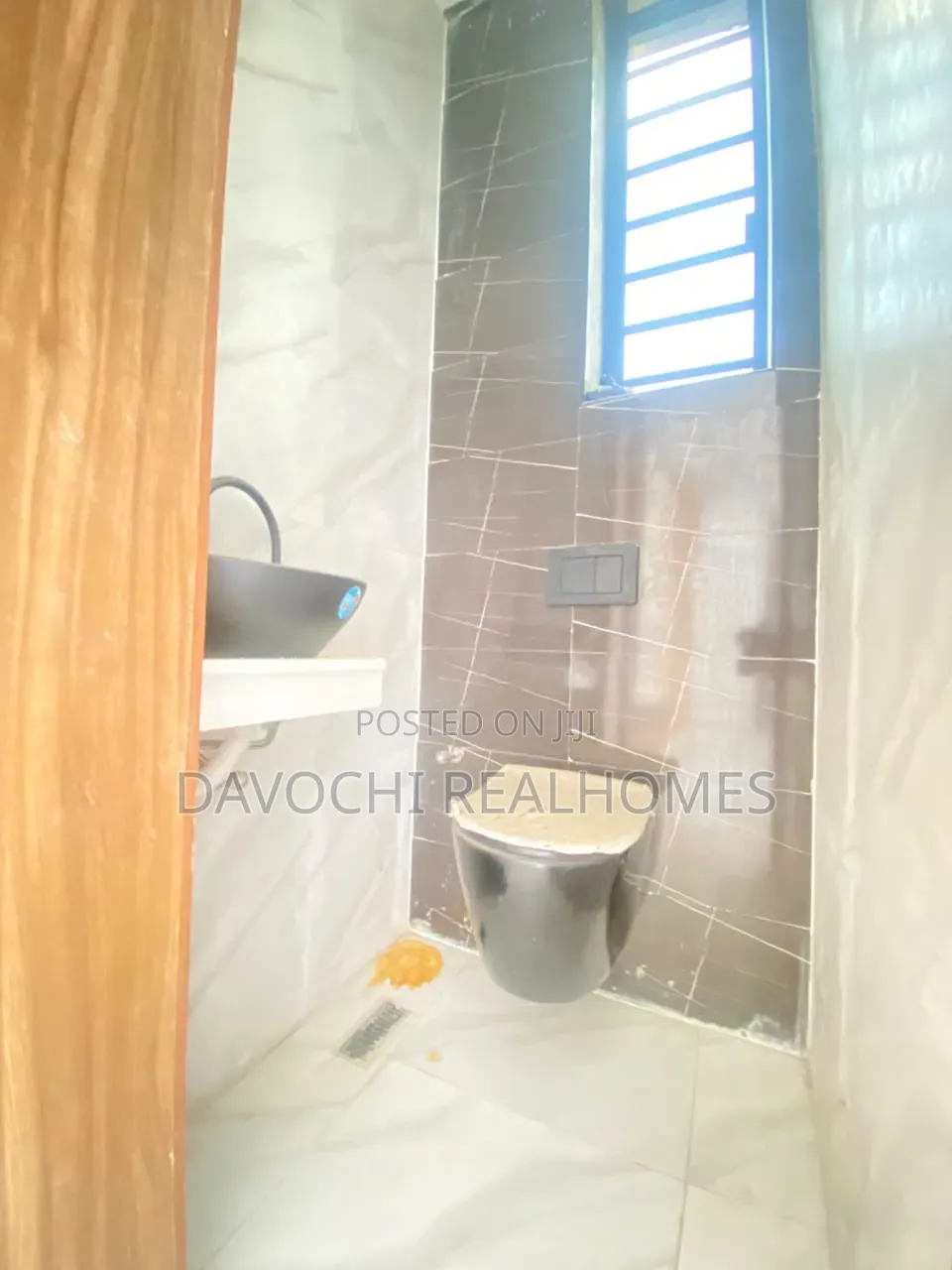 4bdrm Duplex in Chevron for rent in Chevron