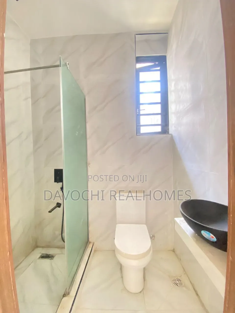 4bdrm Duplex in Chevron for rent in Chevron