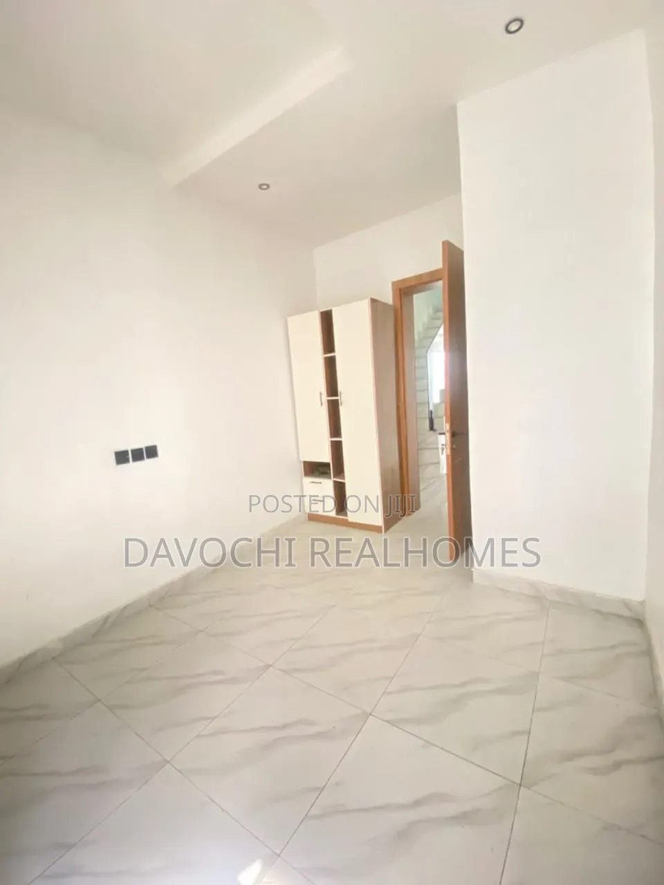4bdrm Duplex in Chevron for rent in Chevron