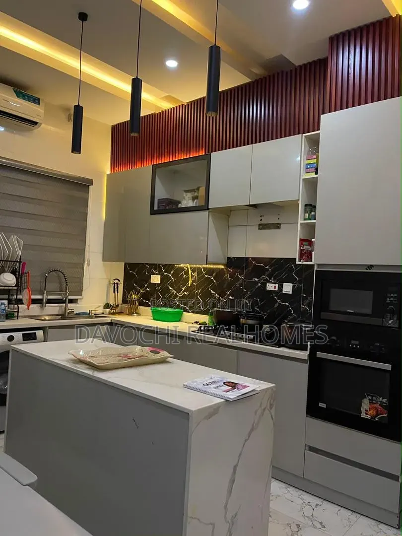 4bdrm Duplex in Chevron for sale in Chevron