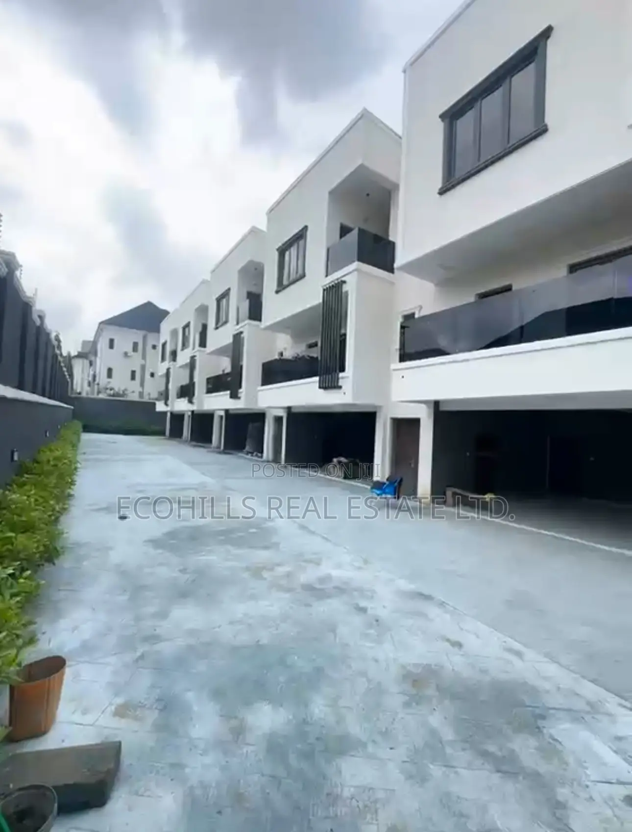 5bdrm Townhouse/Terrace in Guzape Main for sale in Guzape District
