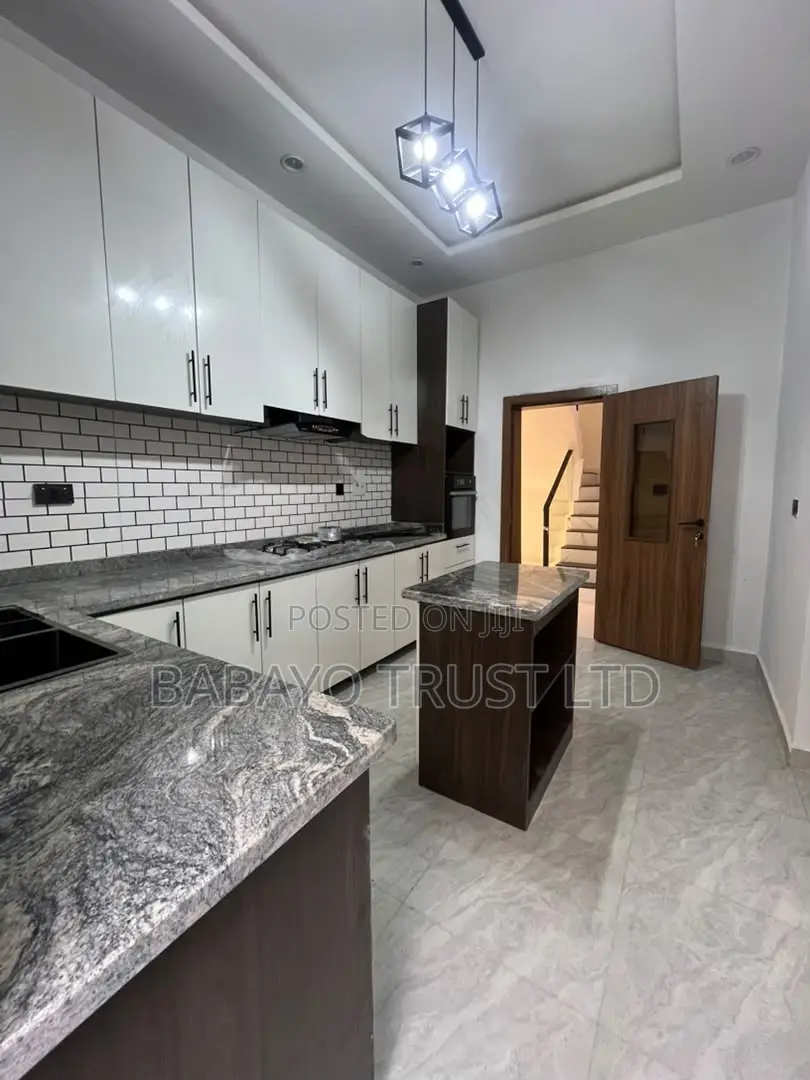 4bdrm Duplex in Sangotedo for sale in Sangotedo