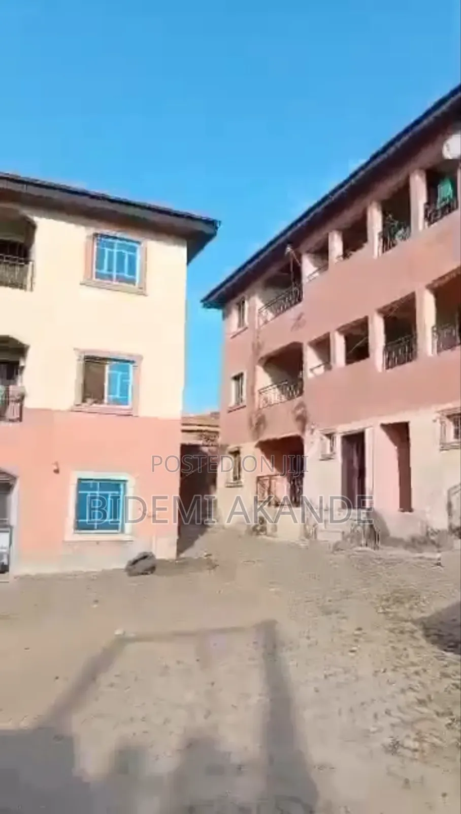 20bdrm Block of Flats in Obafemi-Owode for sale in Obafemi-Owode