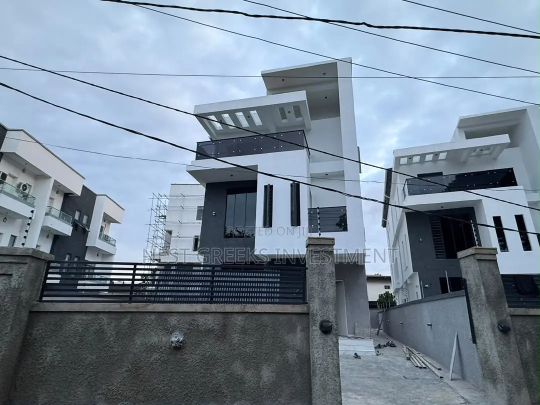 5bdrm Duplex in Adeniyi Jones for sale in Adeniyi Jones