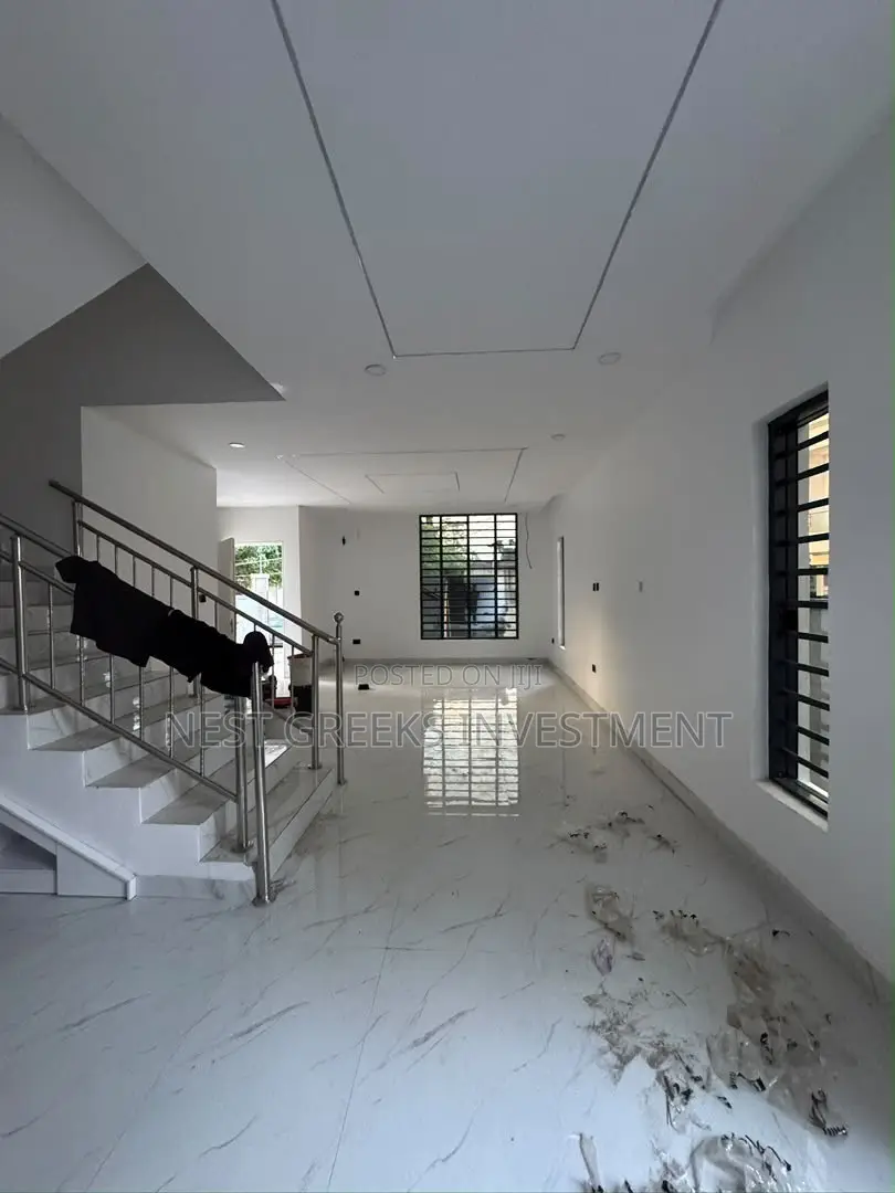 5bdrm Duplex in Adeniyi Jones for sale in Adeniyi Jones