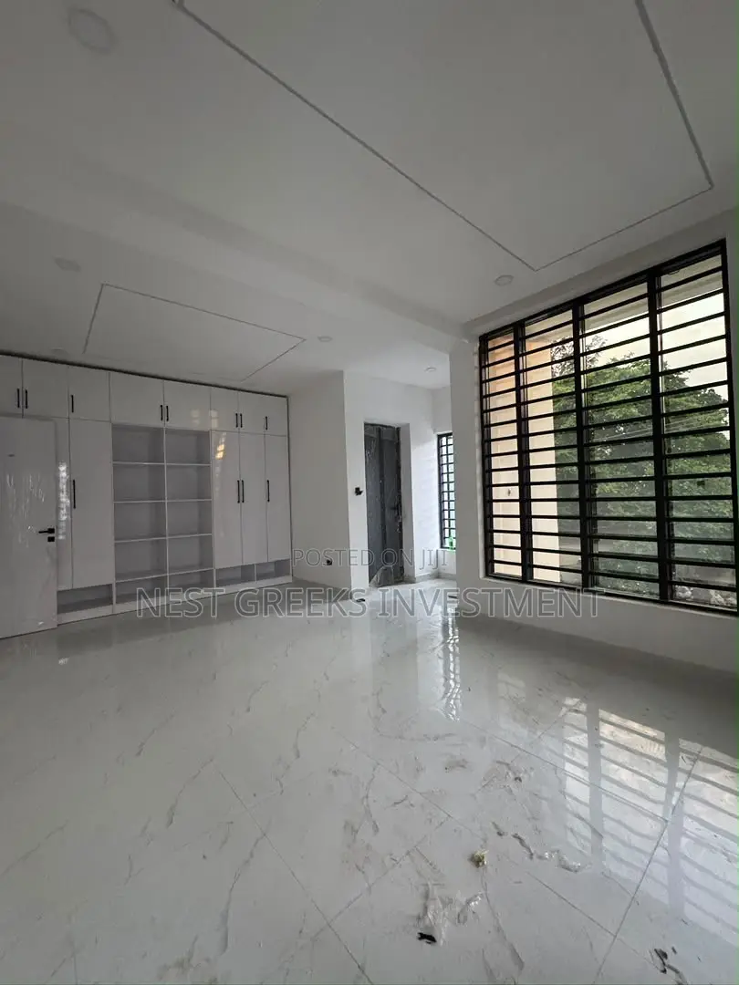 5bdrm Duplex in Adeniyi Jones for sale in Adeniyi Jones