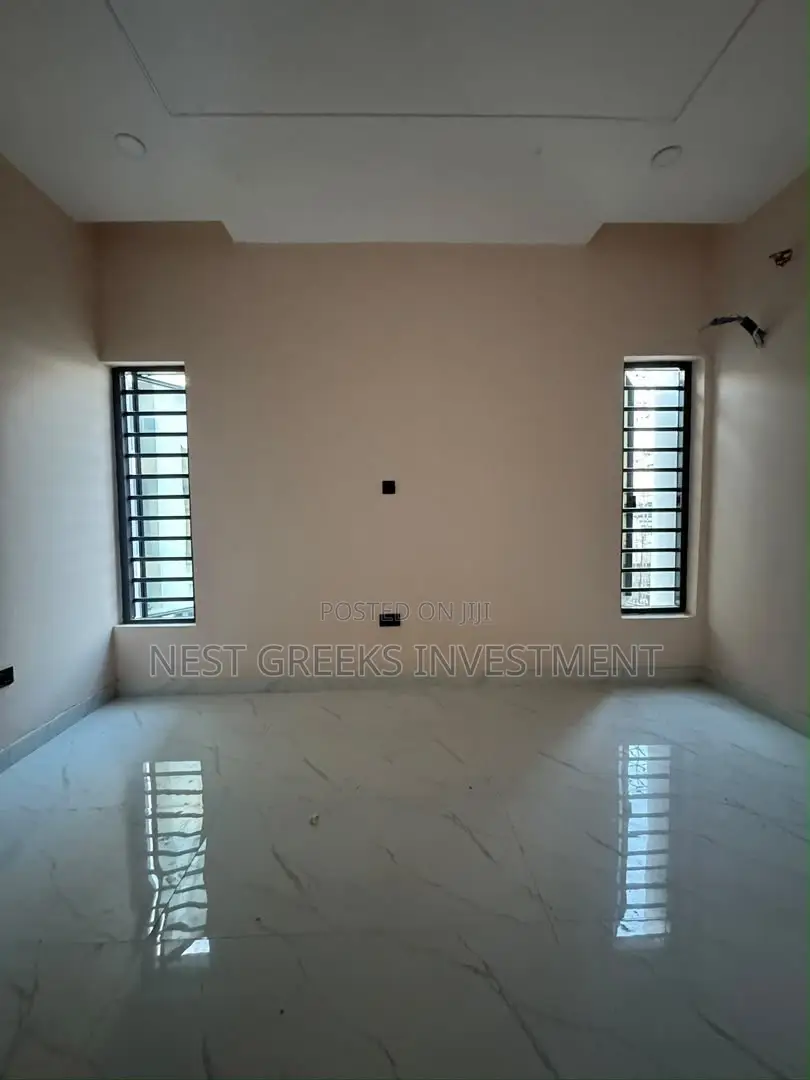 5bdrm Duplex in Adeniyi Jones for sale in Adeniyi Jones