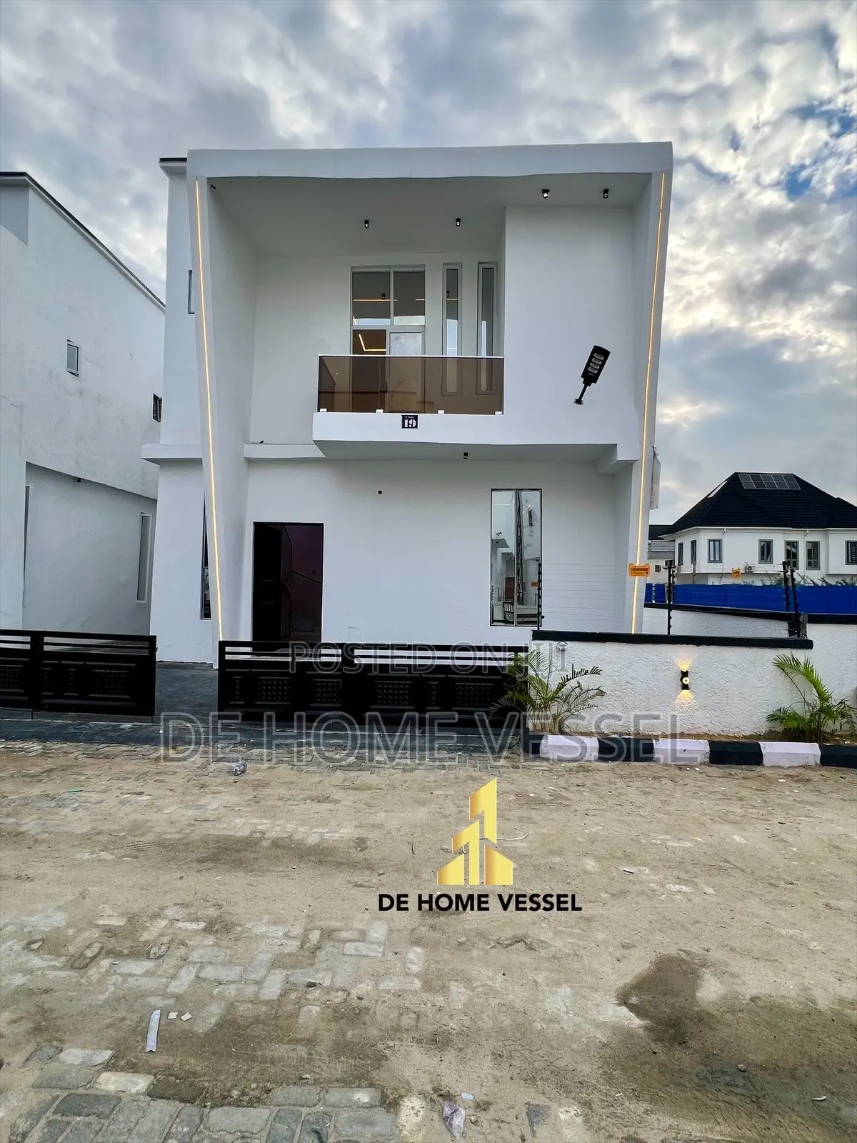 4bdrm Duplex in Ikota for sale in Ikota