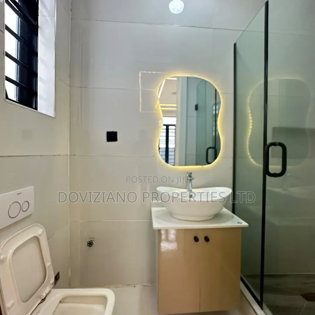 5bdrm Duplex in Lekki Phase 1 for sale in Lekki Phase 1