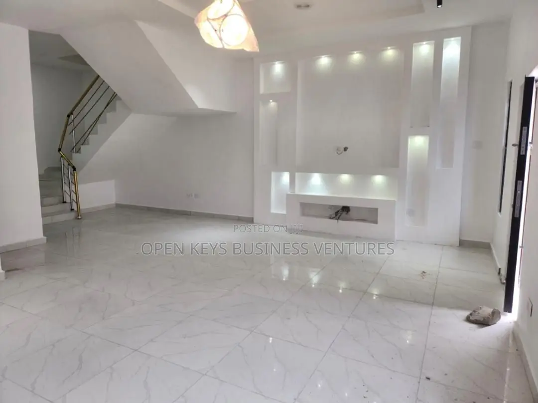 Furnished 3bdrm Duplex in Ologolo, Igbo-efon for sale in Igbo-efon