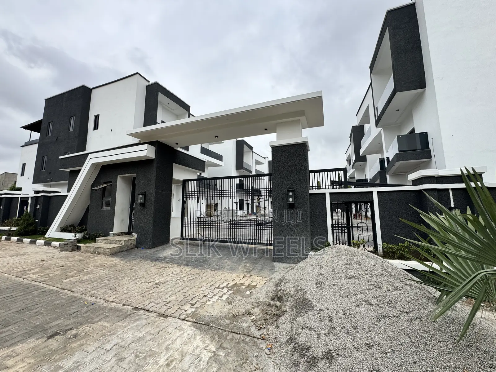 Exclusive 6 Bedroom Fully Detached Duplex in Katampe Extension