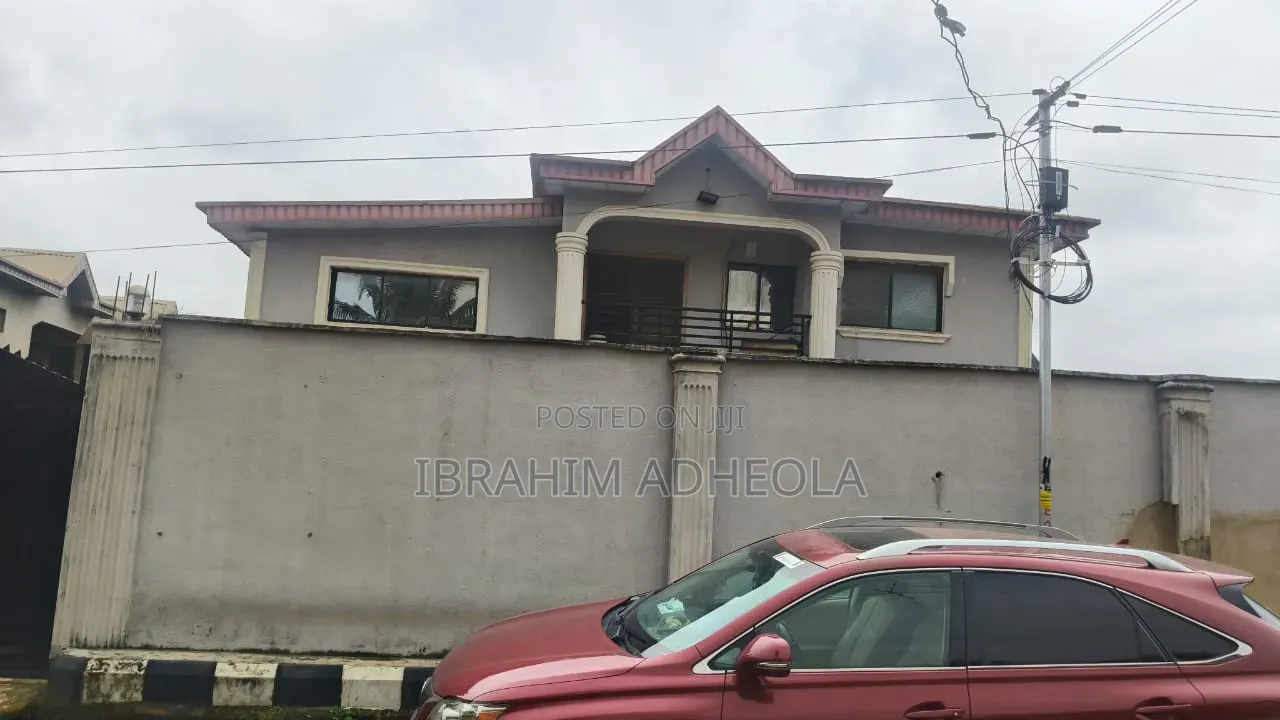 3bdrm Block of Flats in Idimu for sale in Idimu