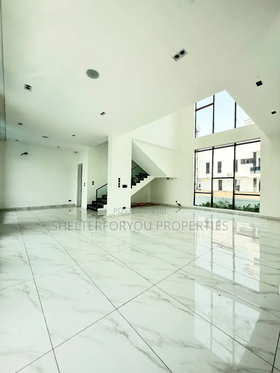 5bdrm Duplex in Ikota for sale in Ikota