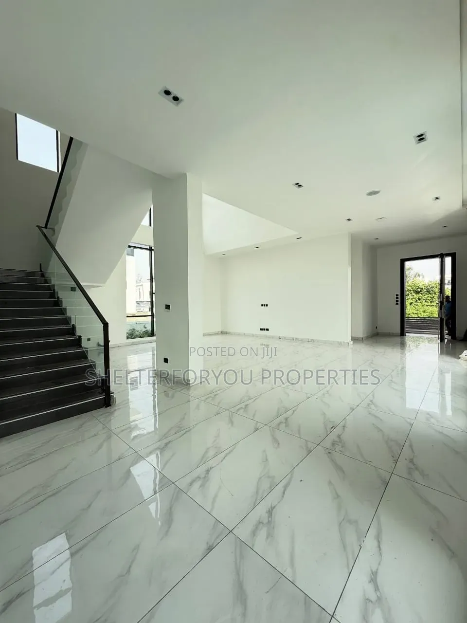 5bdrm Duplex in Ikota for sale in Ikota