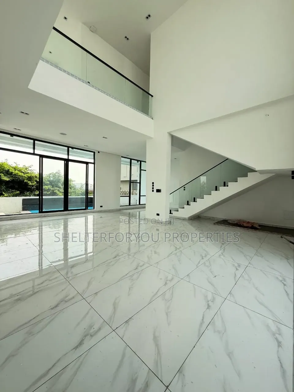 5bdrm Duplex in Ikota for sale in Ikota