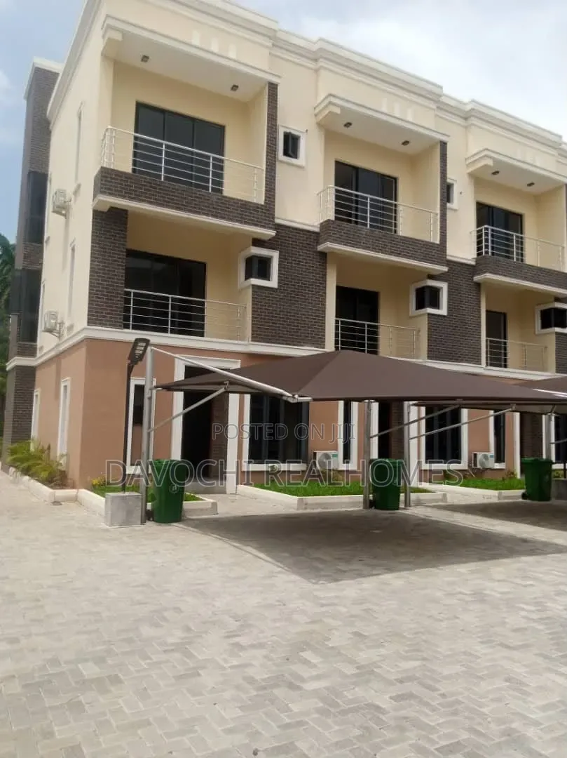 4bdrm Duplex in MacPherson for rent in MacPherson