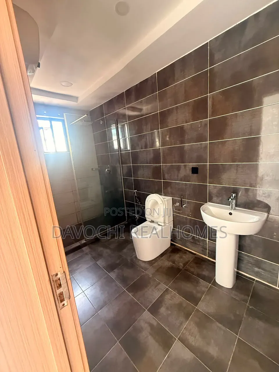 4bdrm Duplex in MacPherson for rent in MacPherson