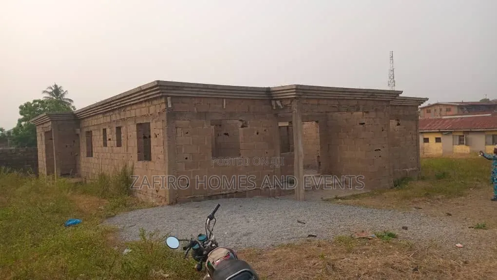 6bdrm Bungalow in Sabo Ojoo, Along for sale in Ojoo