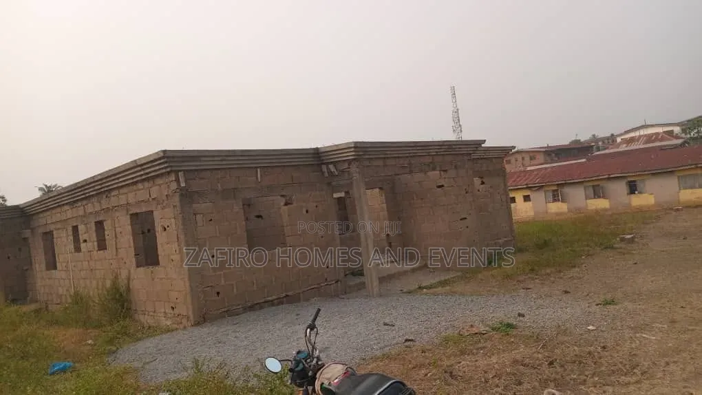6bdrm Bungalow in Sabo Ojoo, Along for sale in Ojoo