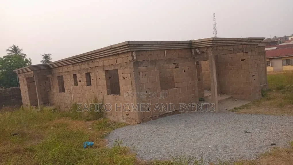 6bdrm Bungalow in Sabo Ojoo, Along for sale in Ojoo