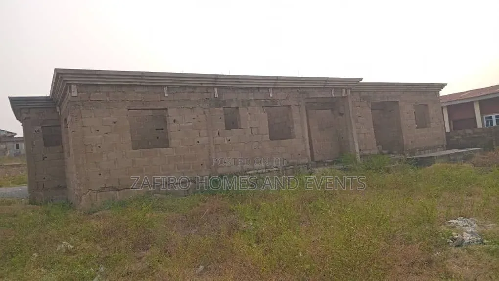6bdrm Bungalow in Sabo Ojoo, Along for sale in Ojoo