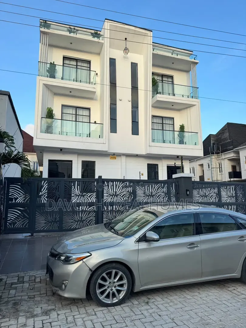 5bdrm Duplex in Ikota for sale in Ikota