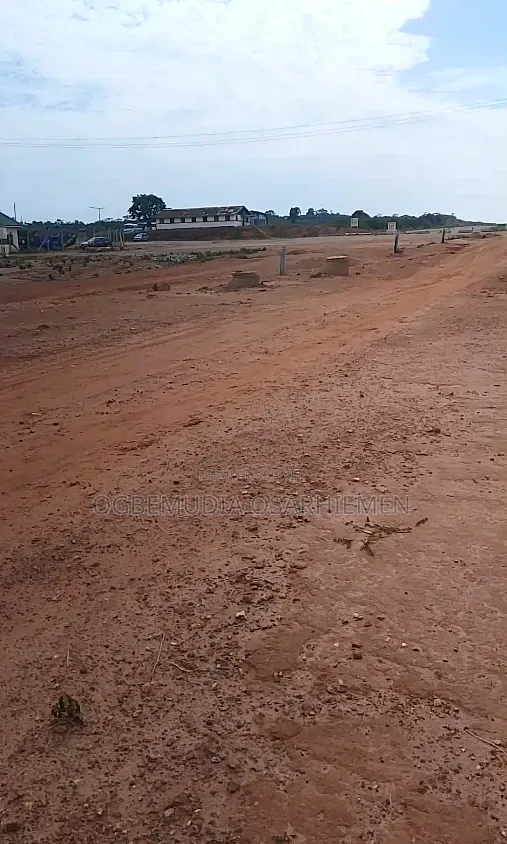 350sqm Estate Land for 4 Bedroom Semi Detached Penthouse+BQ With CofO in Guzape District
