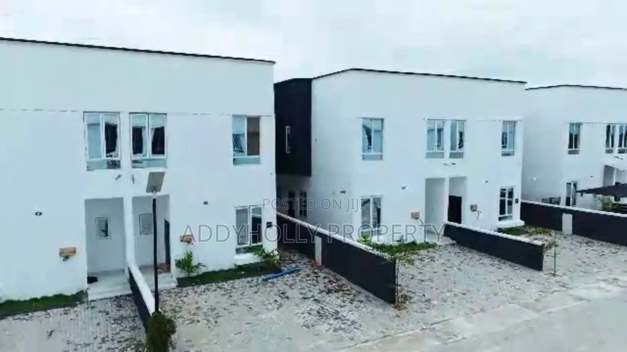3bdrm Duplex in Eleko for sale in Eleko