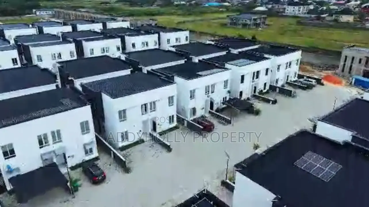 3bdrm Duplex in Eleko for sale in Eleko
