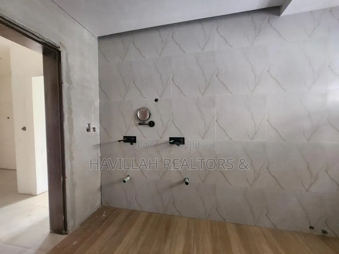 6bdrm Villa in Osapa london for sale in Osapa london