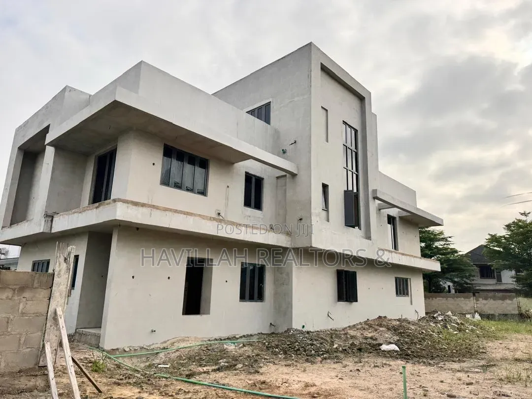 6bdrm Villa in Osapa london for sale in Osapa london