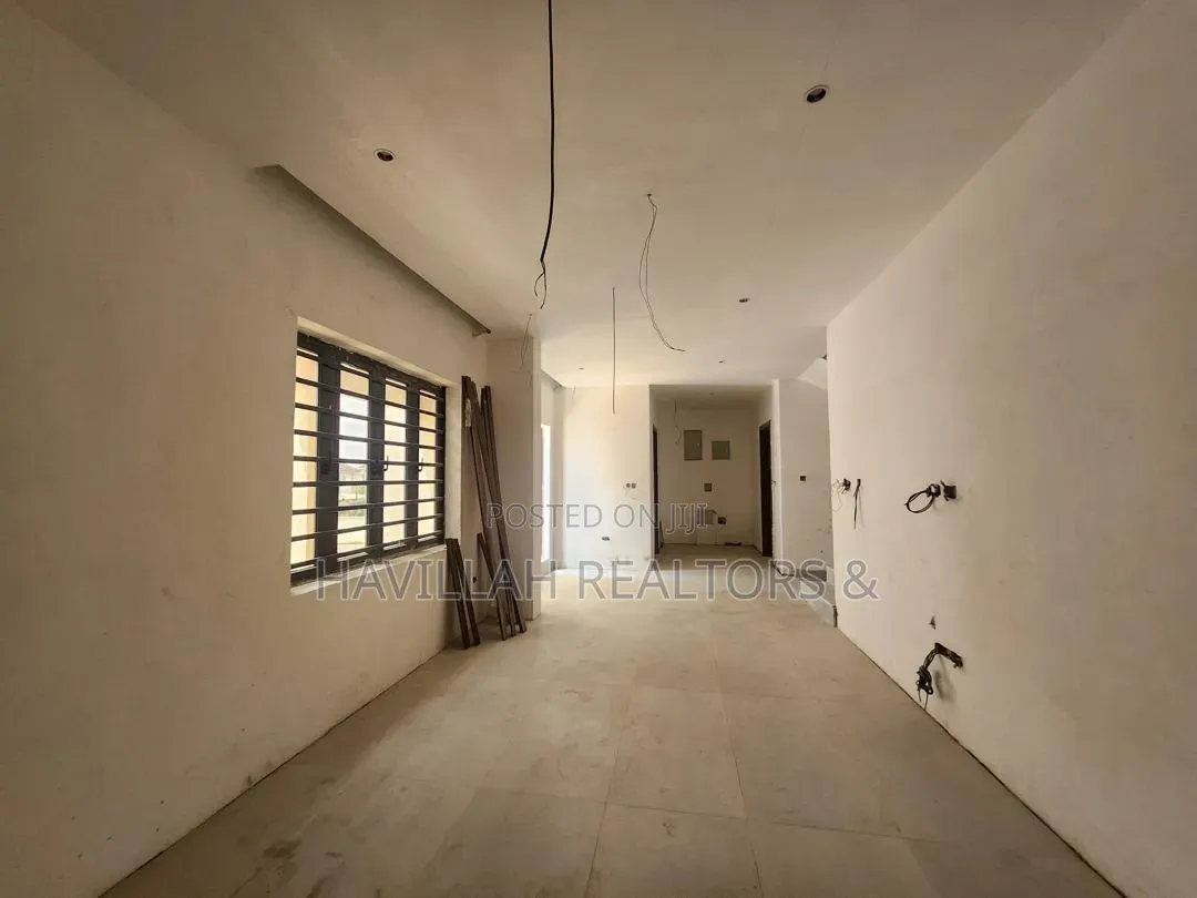 6bdrm Villa in Osapa london for sale in Osapa london