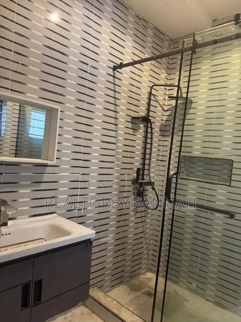 5bdrm Duplex in Ochacho Estate, Life Camp for sale in Life Camp