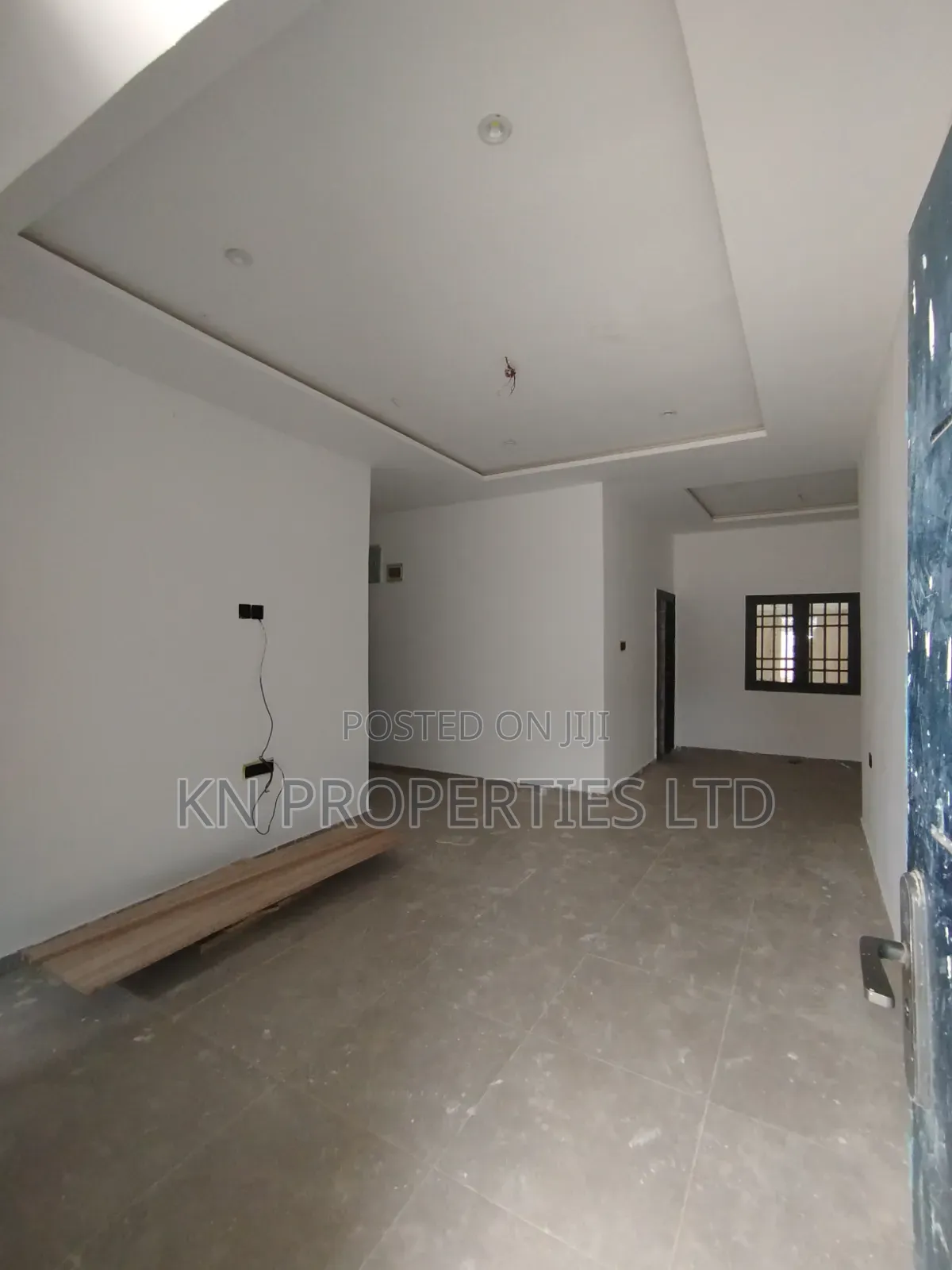 2bdrm Block of Flats in Airport Road, Sabon Lugbe for rent in Sabon Lugbe