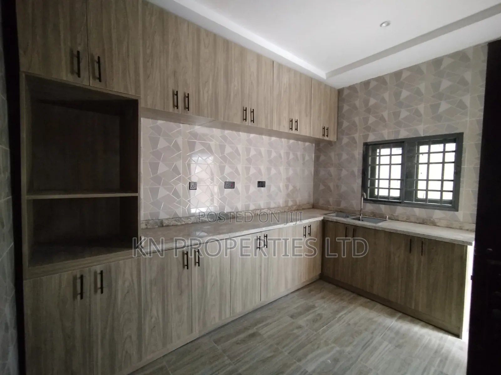 2bdrm Block of Flats in Airport Road, Sabon Lugbe for rent in Sabon Lugbe