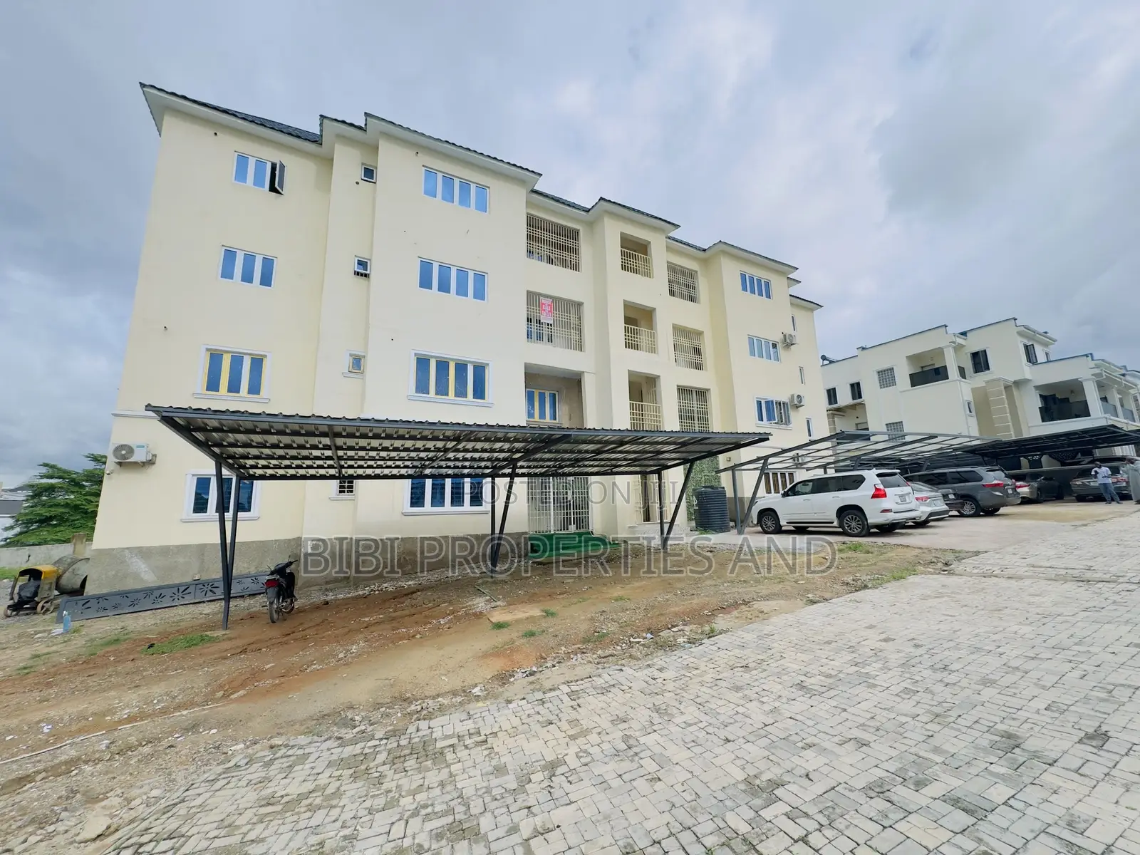 3bdrm Block of Flats in Wuye for sale in Wuye
