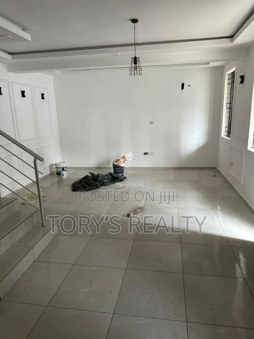 3bdrm Townhouse/Terrace in Lekki Phase 2 for sale in Lekki Phase 2