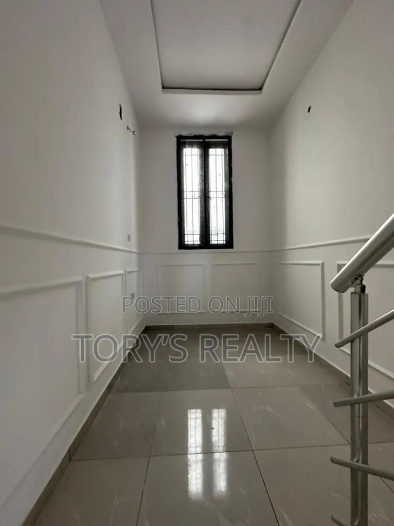 3bdrm Townhouse/Terrace in Lekki Phase 2 for sale in Lekki Phase 2