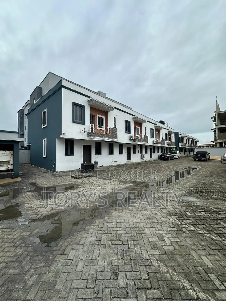 3bdrm Townhouse/Terrace in Lekki Phase 2 for sale in Lekki Phase 2