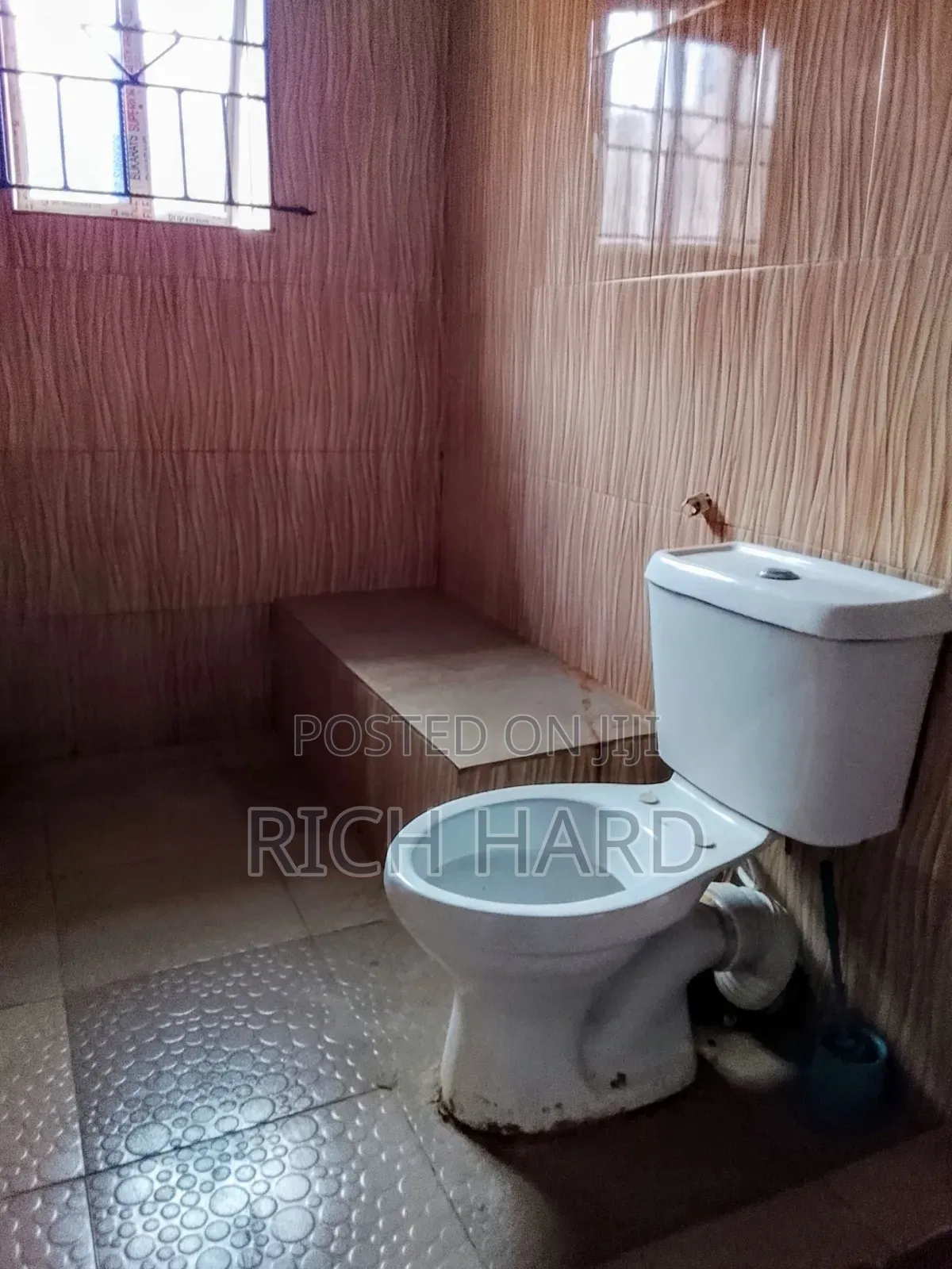 Room in Shared Flat in Ogombo