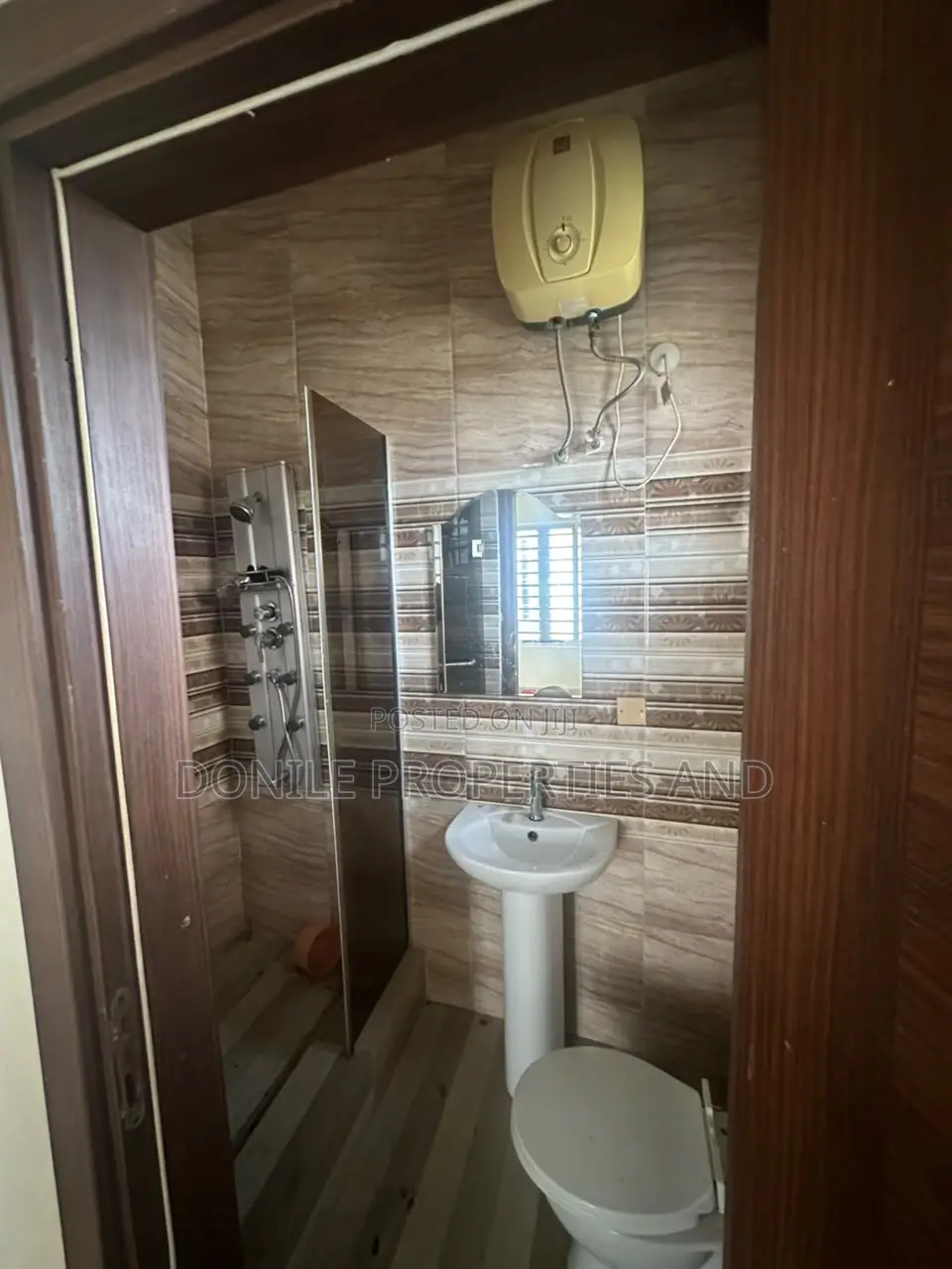 5bdrm Duplex in Osapa London for sale in Osapa london
